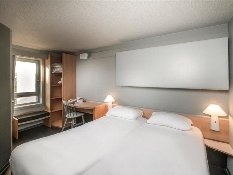 Ibis Carcassonne Centre - La Cite Hotel Exterior photo