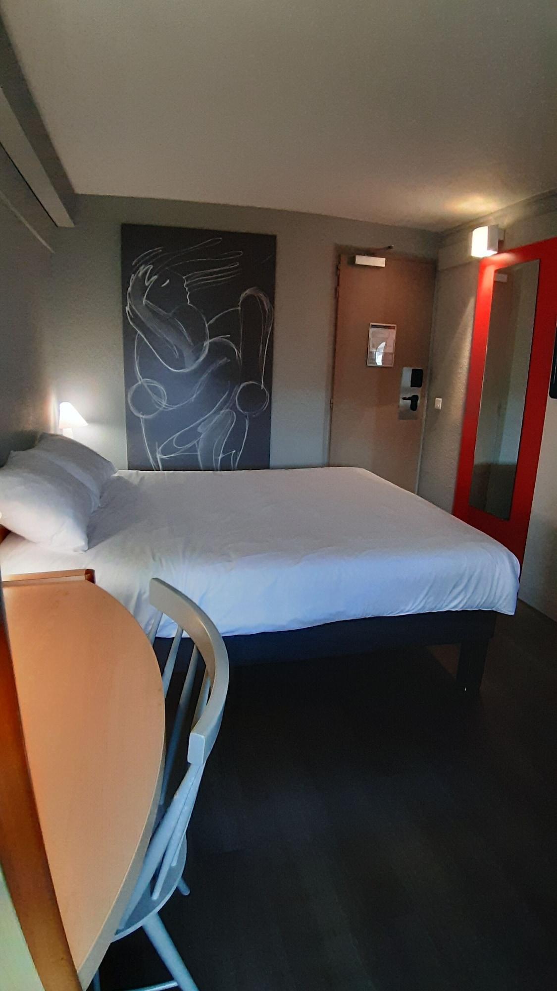 Ibis Carcassonne Centre - La Cite Hotel Exterior photo