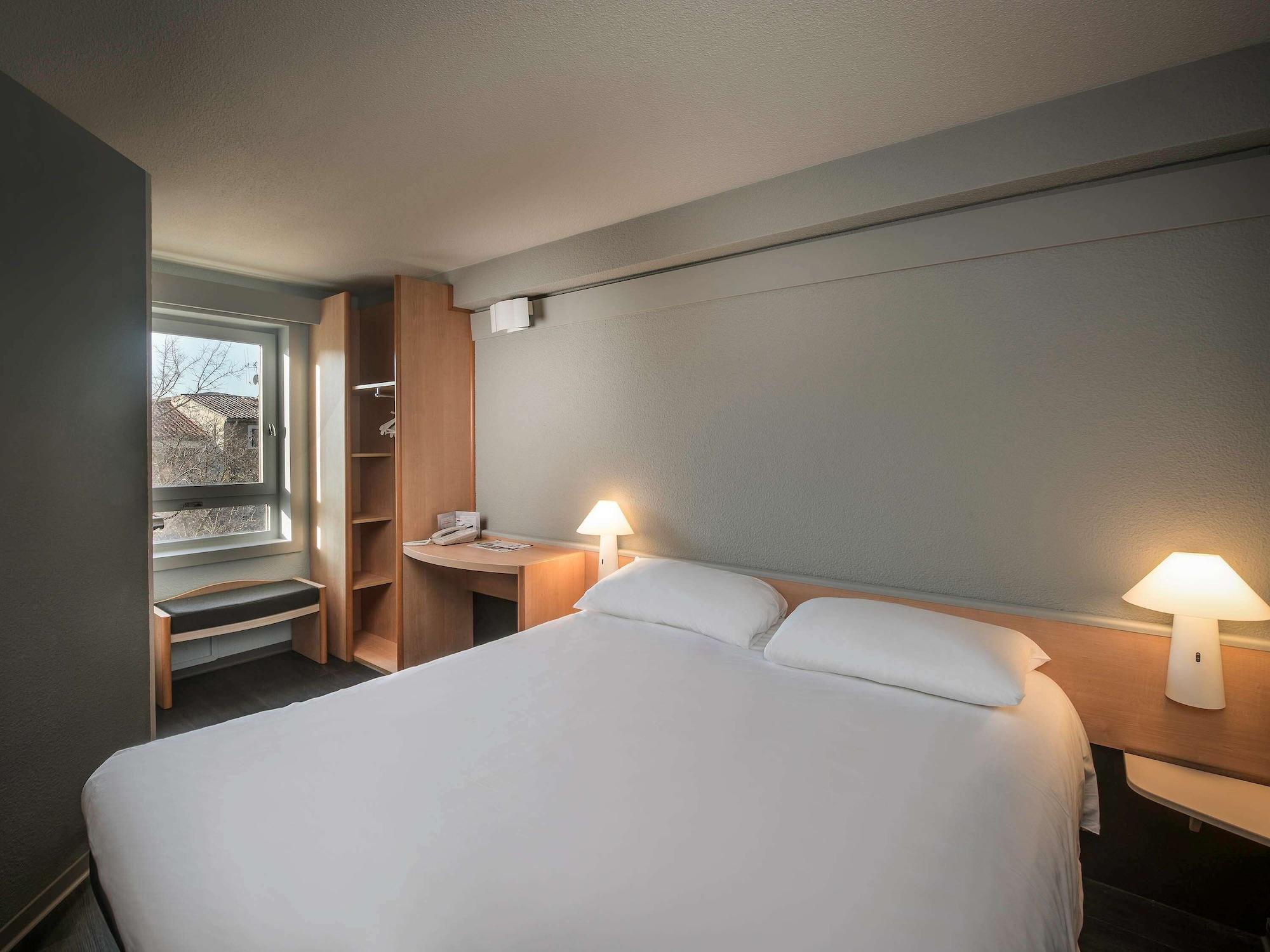 Ibis Carcassonne Centre - La Cite Hotel Exterior photo
