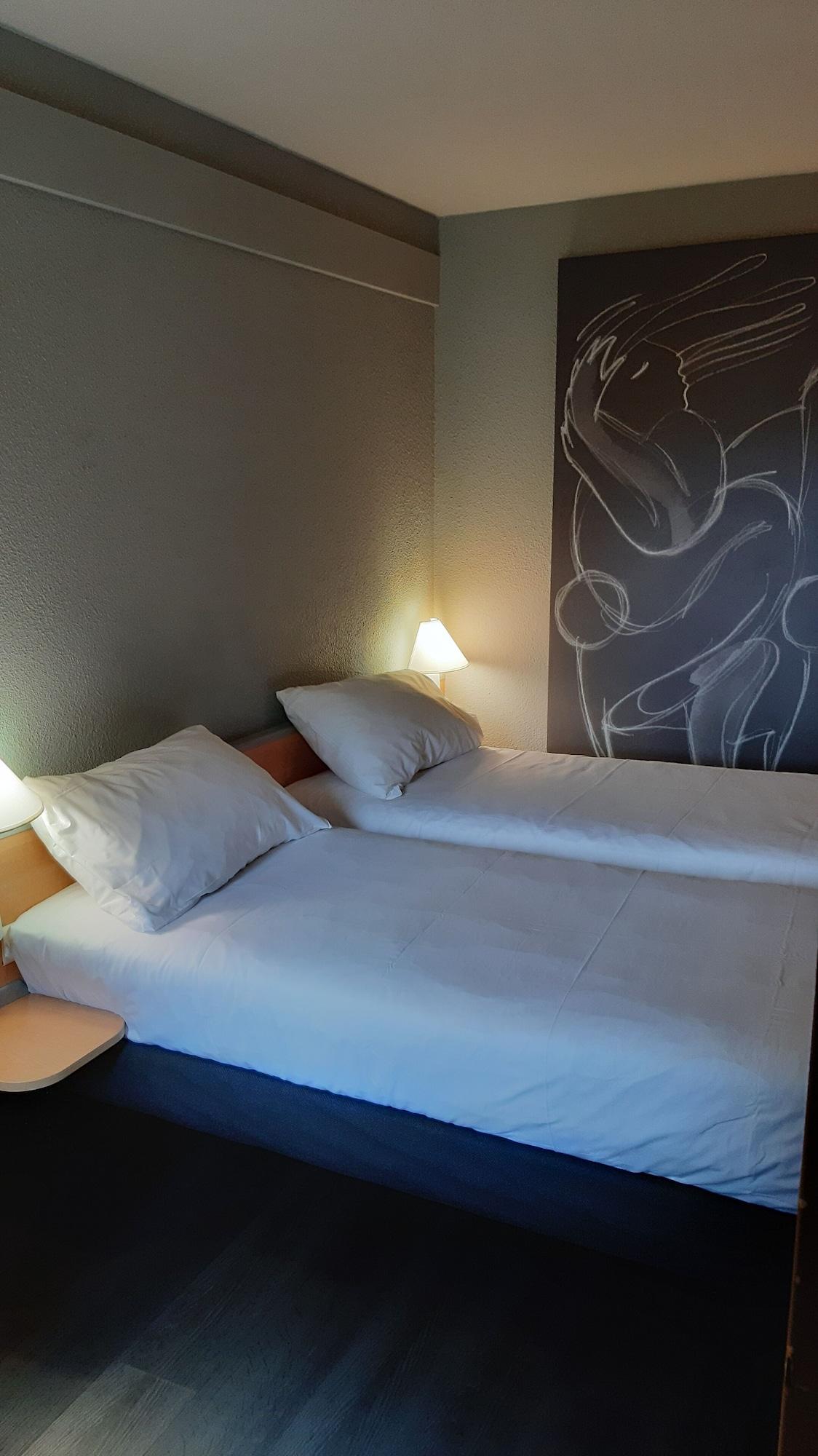 Ibis Carcassonne Centre - La Cite Hotel Exterior photo