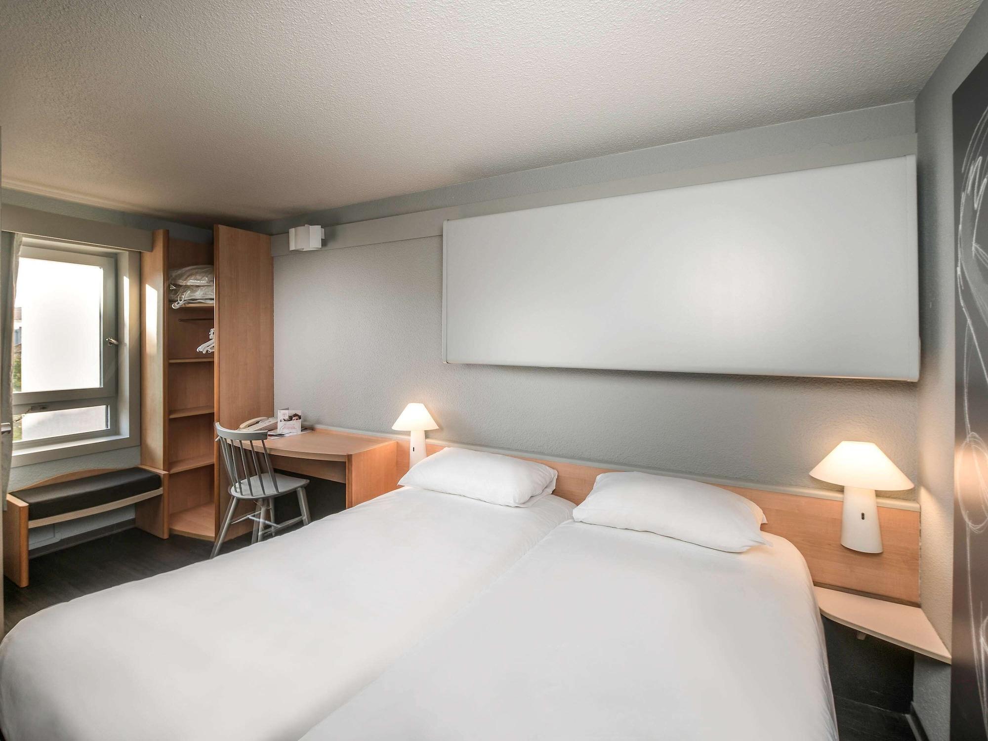 Ibis Carcassonne Centre - La Cite Hotel Exterior photo