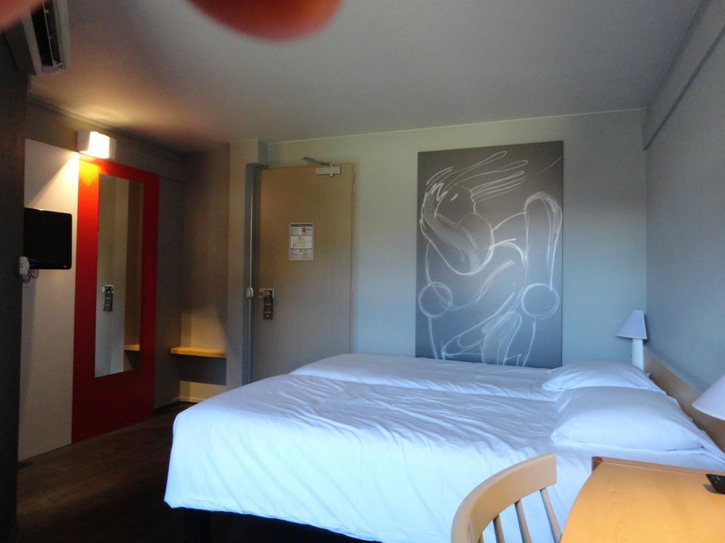 Ibis Carcassonne Centre - La Cite Hotel Exterior photo