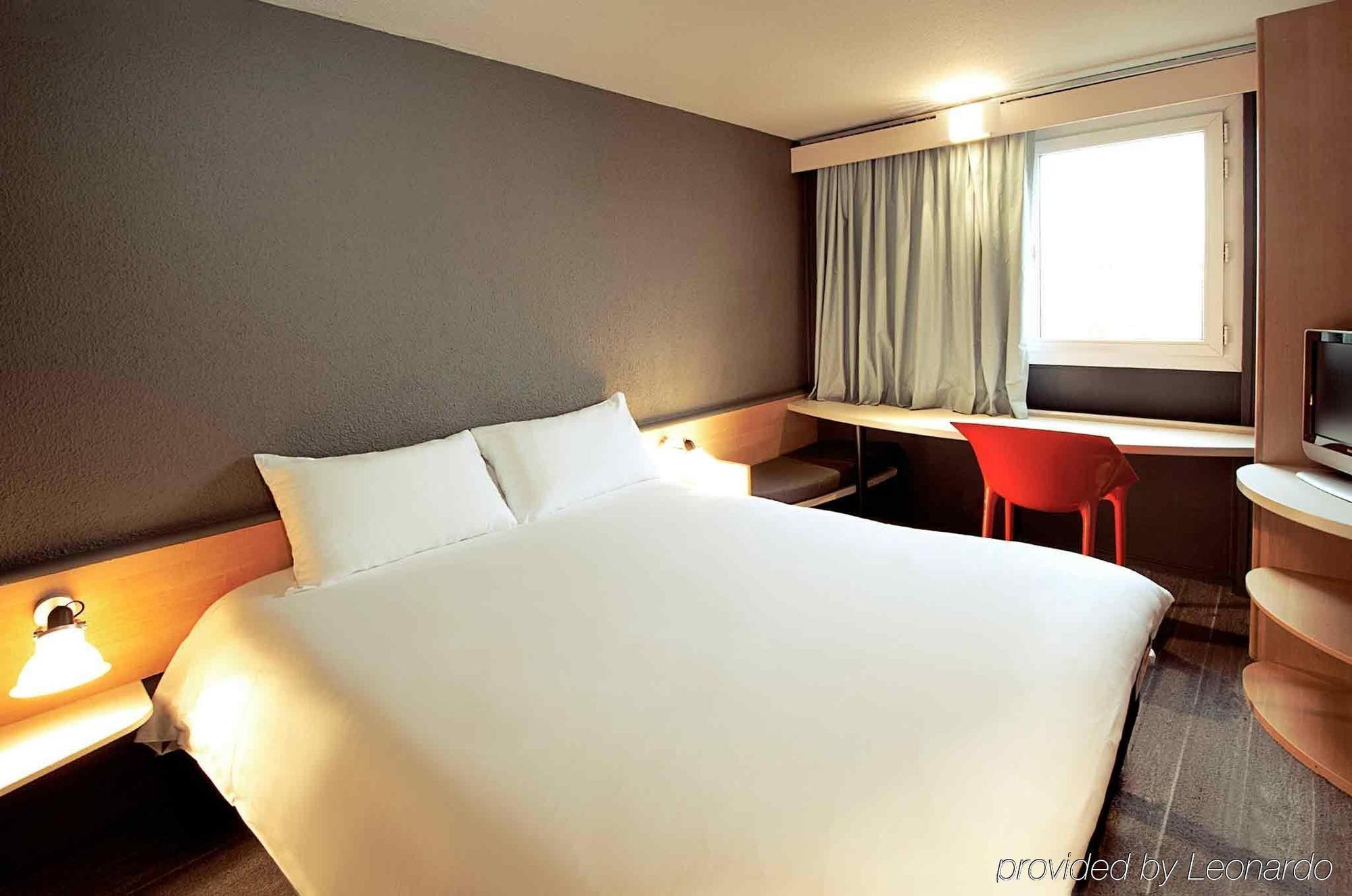 Ibis Carcassonne Centre - La Cite Hotel Exterior photo